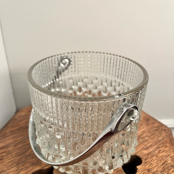 Elegant Glass Ice Bucket with Silver Handle - Picture 2 of 6